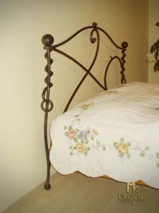 Kovaná posteľ - kovaný nábytok do spálne (NBK-260)