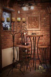 Kovaný barový stôl - kovaný nábytok (NBK-102)