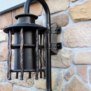 Záhradné nástenné svietidlo BABIČKA - kovaná lampa (SE5014)