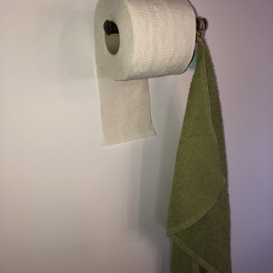 Kovaný držiak na toaletný papier a uterák - hranatý (DTP-02)