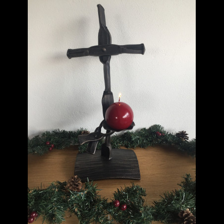 Chandelier en fer forgé – CRUCIFIX