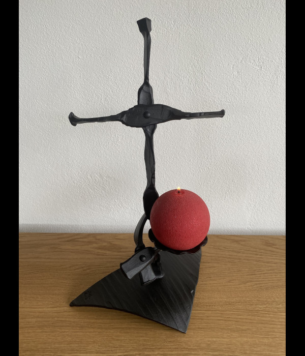 Chandelier en fer forgé – CRUCIFIX
