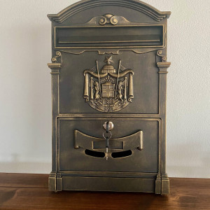 Boîte aux lettres en fer forgé