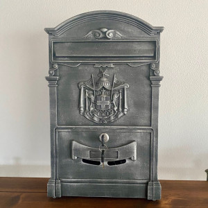 Boîte aux lettres en fer forgé