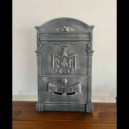 Boîte aux lettres en fer forgé