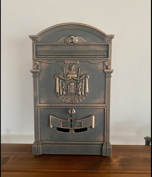 Boîte aux lettres en fer forgé