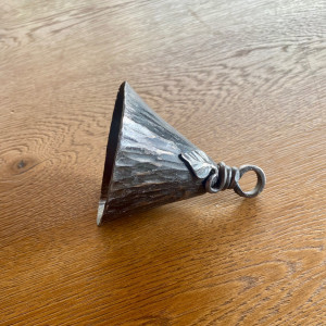 Grande cloche forgée