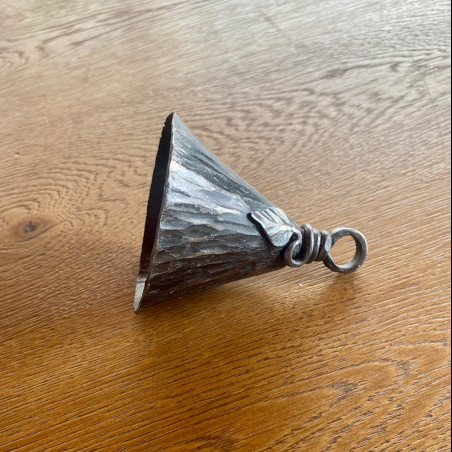 Grande cloche forgée
