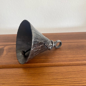 Grande cloche forgée
