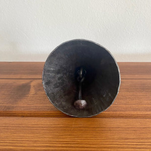 Grande cloche forgée