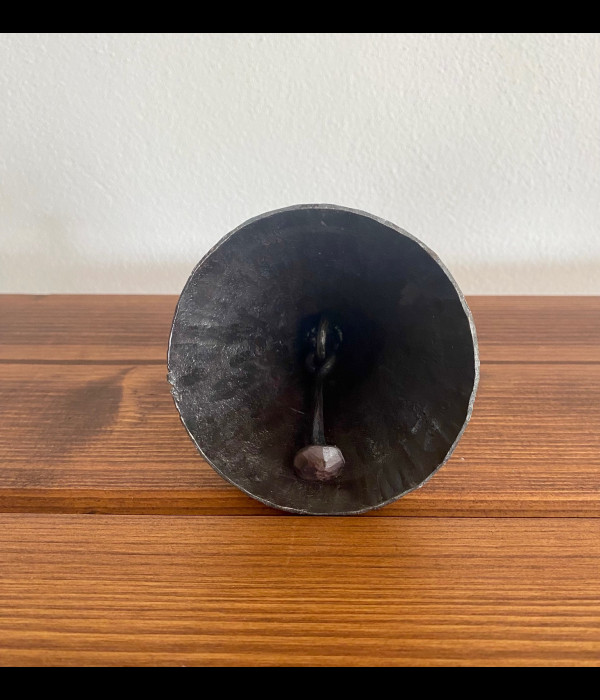 Grande cloche forgée