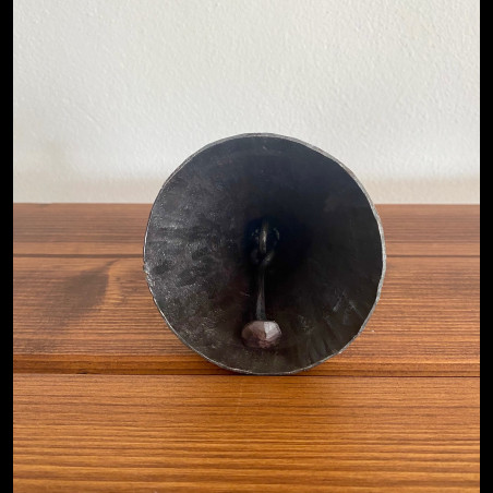Grande cloche forgée