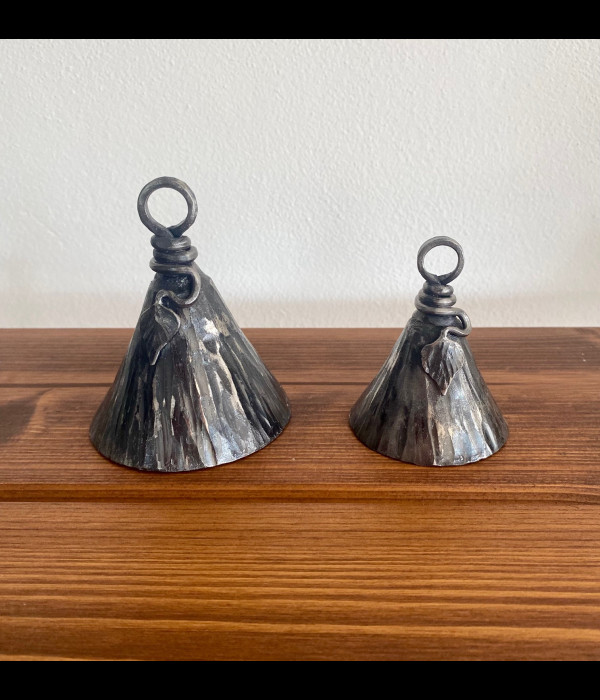 Grande cloche forgée