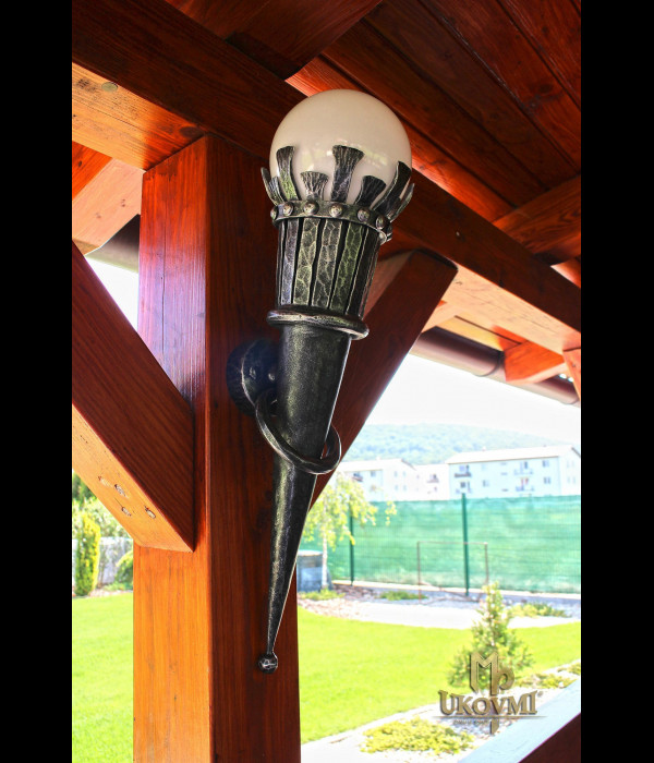 Kovaná nástenná lampa FAKĽA - exteriérové svietidlo (SE0700)