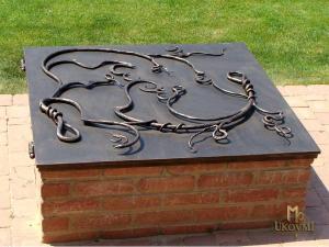 A wrought iron well cover (DPK-37)