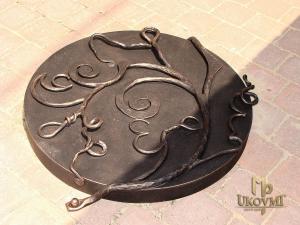 A wrought iron cover (DPK-85)
